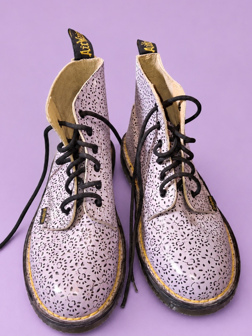 Dr. Martens VTG 80s Made In England Thistle/Floral Etching Women’s size 7 RARE! - Picture 6 of 10